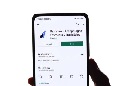 Batı Bangal, Hindistan - 28 Eylül 2021: Telefon ekranında Razorpay logosu.