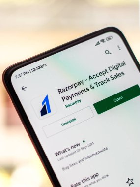 Batı Bangal, Hindistan - 28 Eylül 2021: Telefon ekranında Razorpay logosu.