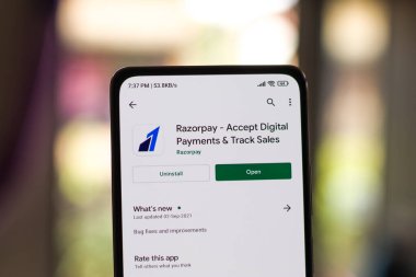 Batı Bangal, Hindistan - 28 Eylül 2021: Telefon ekranında Razorpay logosu.