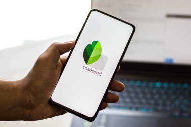 Batı Bangal, Hindistan - 28 Eylül 2021: Telefon ekranı görüntüsünde Snapseed logosu.