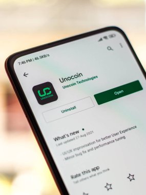 Batı Bangal, Hindistan - 28 Eylül 2021: Telefon ekranındaki Unocoin logosu.
