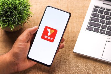 Batı Bangal, Hindistan - 28 Eylül 2021: Telefon ekranında Veder uygulaması logosu.