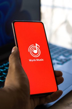 Batı Bangal, Hindistan - 28 Eylül 2021: Telefon ekranında Wynk müzik logosu.