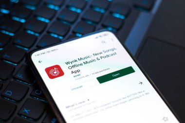 Batı Bangal, Hindistan - 28 Eylül 2021: Telefon ekranında Wynk müzik logosu.