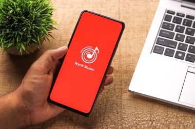 Batı Bangal, Hindistan - 28 Eylül 2021: Telefon ekranında Wynk müzik logosu.