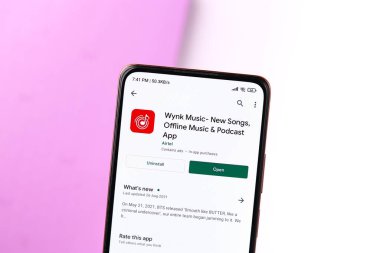 Batı Bangal, Hindistan - 28 Eylül 2021: Telefon ekranında Wynk müzik logosu.