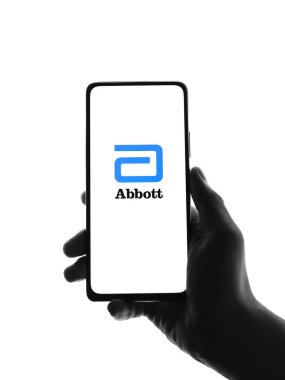 Batı Bangal, Hindistan - 09 Ekim 2021: Abbott Laboratuvarlarının logosu telefon ekranı görüntülerinde.