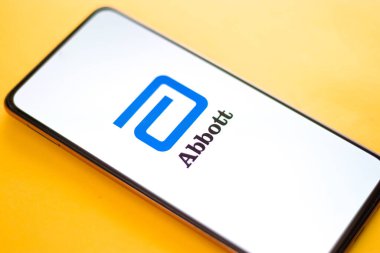 Batı Bangal, Hindistan - 09 Ekim 2021: Abbott Laboratuvarlarının logosu telefon ekranı görüntülerinde.