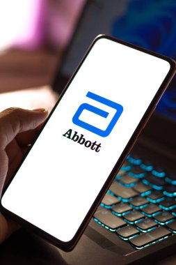 Batı Bangal, Hindistan - 09 Ekim 2021: Abbott Laboratuvarlarının logosu telefon ekranı görüntülerinde.