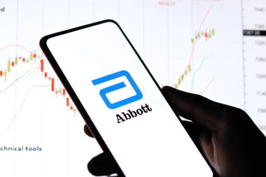 Batı Bangal, Hindistan - 09 Ekim 2021: Abbott Laboratuvarlarının logosu telefon ekranı görüntülerinde.