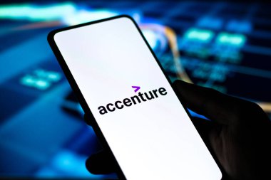 Batı Bangal, Hindistan - 09 Ekim 2021: Telefon ekranındaki aksanlı logo.