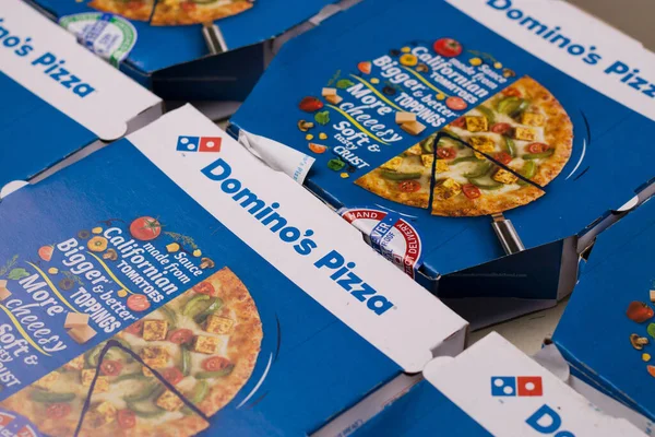 Batı Bangal, Hindistan - 21 Ağustos 2021: Domino pizzası.