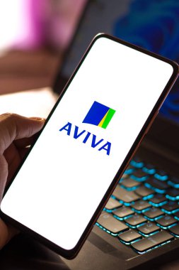 Batı Bangal, Hindistan - 09 Ekim 2021: Telefon ekranında Aviva logosu.