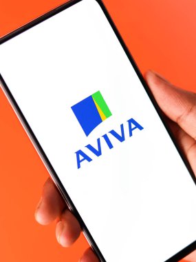 Batı Bangal, Hindistan - 09 Ekim 2021: Telefon ekranında Aviva logosu.
