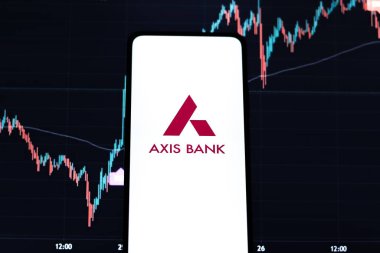 Batı Bangal, Hindistan - 09 Ekim 2021: Eksen Bankası logosu telefon ekranı görüntüsünde.