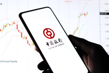 Batı Bangal, Hindistan - 09 Ekim 2021: Çin Bankası logosu telefon ekranı görüntüsünde.