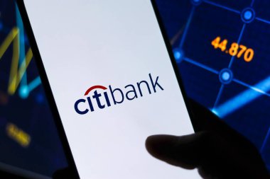 Batı Bangal, Hindistan - 09 Ekim 2021: Telefon ekranı görüntüsünde Citibank logosu.