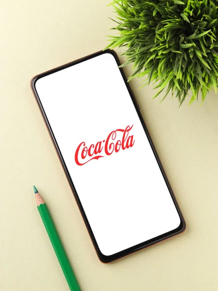 West Bangal India October 2021 Coca Cola Logo Phone Screen — 图库照片