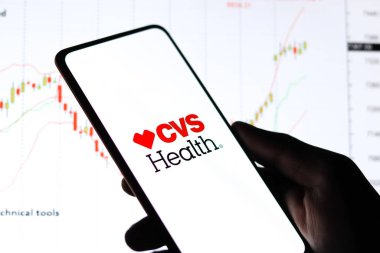 Batı Bangal, Hindistan - 09 Ekim 2021: Telefon ekranı görüntüsünde CVS Sağlık logosu.