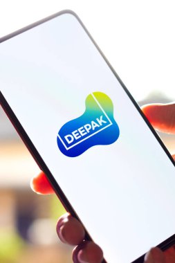 Batı Bangal, Hindistan - 09 Ekim 2021: Telefon ekranında Deepak Nitrite logosu.