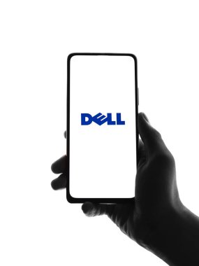 Batı Bangal, Hindistan - 09 Ekim 2021: Telefon ekranı görüntüsünde Dell logosu.