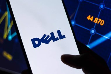 Batı Bangal, Hindistan - 09 Ekim 2021: Telefon ekranı görüntüsünde Dell logosu.