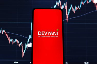 Batı Bangal, Hindistan - 09 Ekim 2021: Telefon ekranında Devyani logosu.