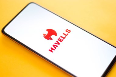 Batı Bangal, Hindistan - 09 Ekim 2021: Telefon ekranı görüntüsünde Havells logosu.