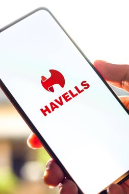 Batı Bangal, Hindistan - 09 Ekim 2021: Telefon ekranı görüntüsünde Havells logosu.