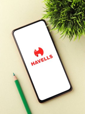 Batı Bangal, Hindistan - 09 Ekim 2021: Telefon ekranı görüntüsünde Havells logosu.