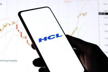 Batı Bangal, Hindistan - 09 Ekim 2021: Telefon ekranındaki HCL Teknolojileri logosu.