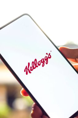 Batı Bangal, Hindistan - 09 Ekim 2021: Kellog 'un telefon ekranındaki logosu.