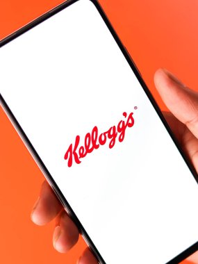 Batı Bangal, Hindistan - 09 Ekim 2021: Kellog 'un telefon ekranındaki logosu.