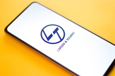 Batı Bangal, Hindistan - 09 Ekim 2021: Telefon ekranında Larsen ve Toubro logosu.