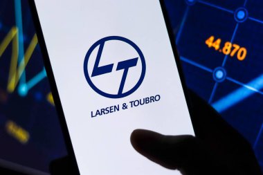 Batı Bangal, Hindistan - 09 Ekim 2021: Telefon ekranında Larsen ve Toubro logosu.