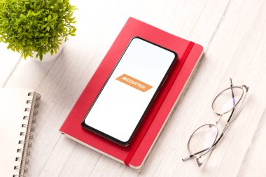 Batı Bangal, Hindistan - 09 Ekim 2021: Telefon ekranı görüntüsünde MediaTek logosu.