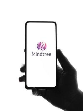 Batı Bangal, Hindistan - 09 Ekim 2021: Telefon ekranında Mindtree logosu.