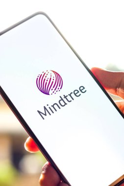 Batı Bangal, Hindistan - 09 Ekim 2021: Telefon ekranında Mindtree logosu.