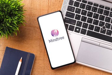 Batı Bangal, Hindistan - 09 Ekim 2021: Telefon ekranında Mindtree logosu.