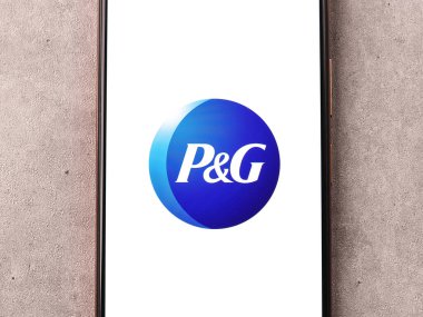 Batı Bangal, Hindistan - 09 Ekim 2021: Telefon ekranında Procter ve Gamble logosu.
