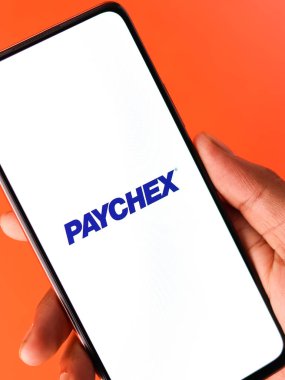 Batı Bangal, Hindistan - 09 Ekim 2021: Telefon ekranı görüntüsünde Paychex logosu.