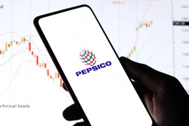 Batı Bangal, Hindistan - 09 Ekim 2021: PepsiCo telefon ekranı görüntüsü üzerine logo.