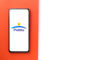 Batı Bangal, Hindistan - 09 Ekim 2021: Pidilite Endüstri telefon ekranı görüntüsünde logo.