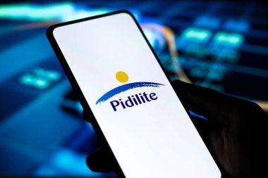 Batı Bangal, Hindistan - 09 Ekim 2021: Pidilite Endüstri telefon ekranı görüntüsünde logo.