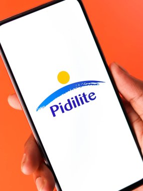 Batı Bangal, Hindistan - 09 Ekim 2021: Pidilite Endüstri telefon ekranı görüntüsünde logo.