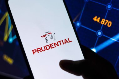 Batı Bangal, Hindistan - 09 Ekim 2021: Telefon ekranında Prudential Financial logo.
