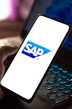 Batı Bangal, Hindistan - 09 Ekim 2021: Telefon ekranında SAP logosu.