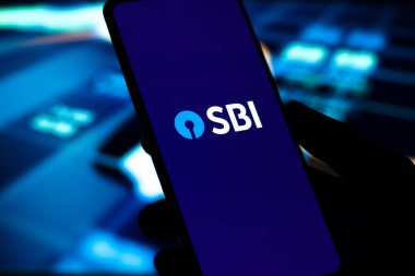 Batı Bangal, Hindistan - 09 Ekim 2021: Hindistan Devlet Bankası logosu telefon ekranı görüntüsünde.