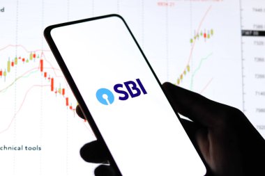 Batı Bangal, Hindistan - 09 Ekim 2021: Hindistan Devlet Bankası logosu telefon ekranı görüntüsünde.