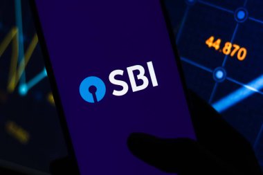 Batı Bangal, Hindistan - 09 Ekim 2021: Hindistan Devlet Bankası logosu telefon ekranı görüntüsünde.